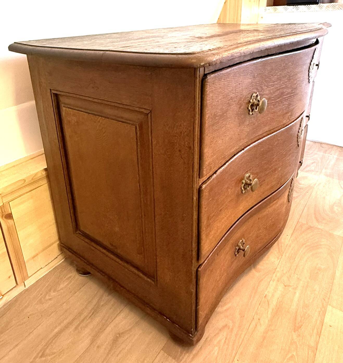 Commode alsacienne XVIIIe siècle – chêne – très beau galbe