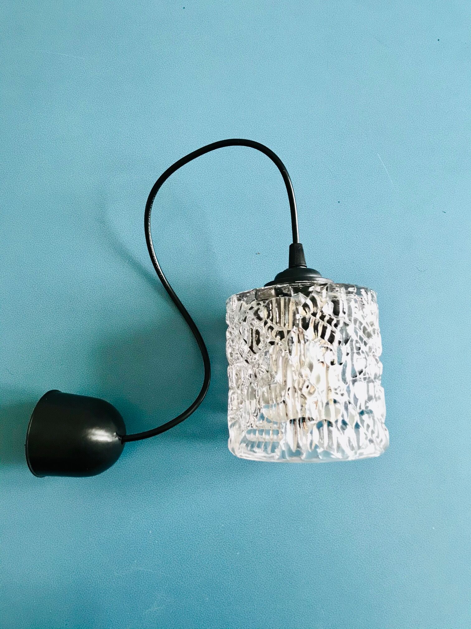 Moulded glass suspension