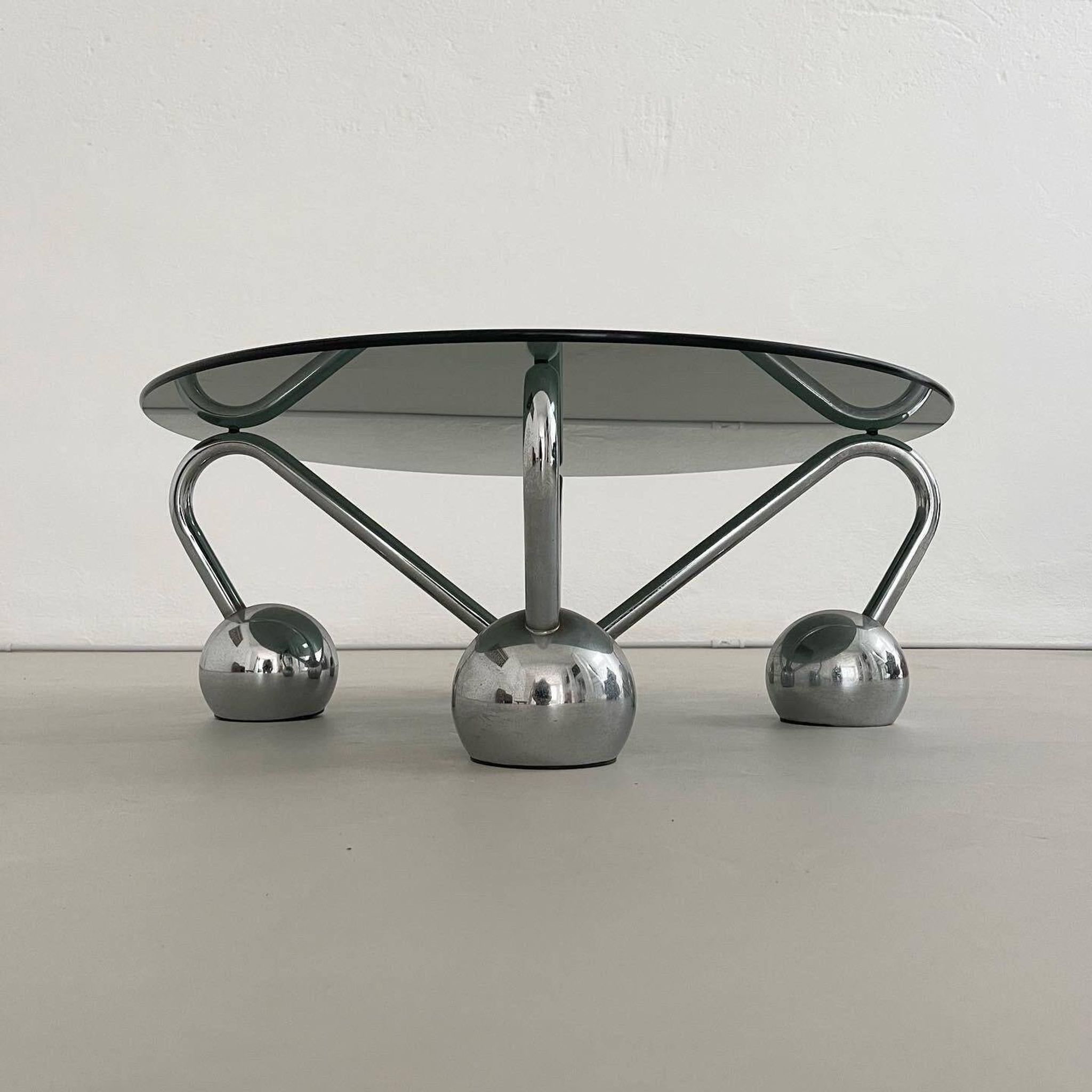 Table basse Sputnik en métal chromé et verre fumé