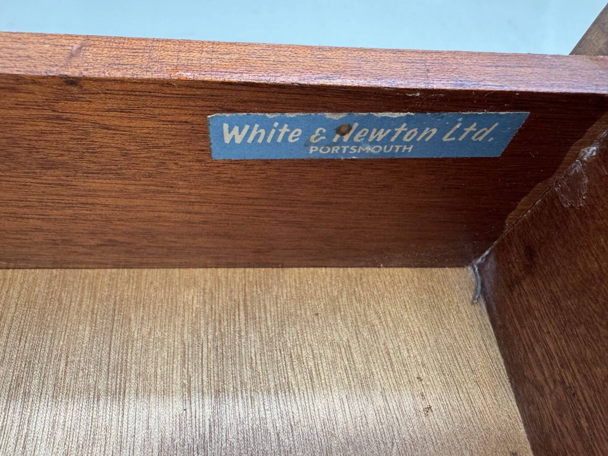 Vintage sideboard White an Newton