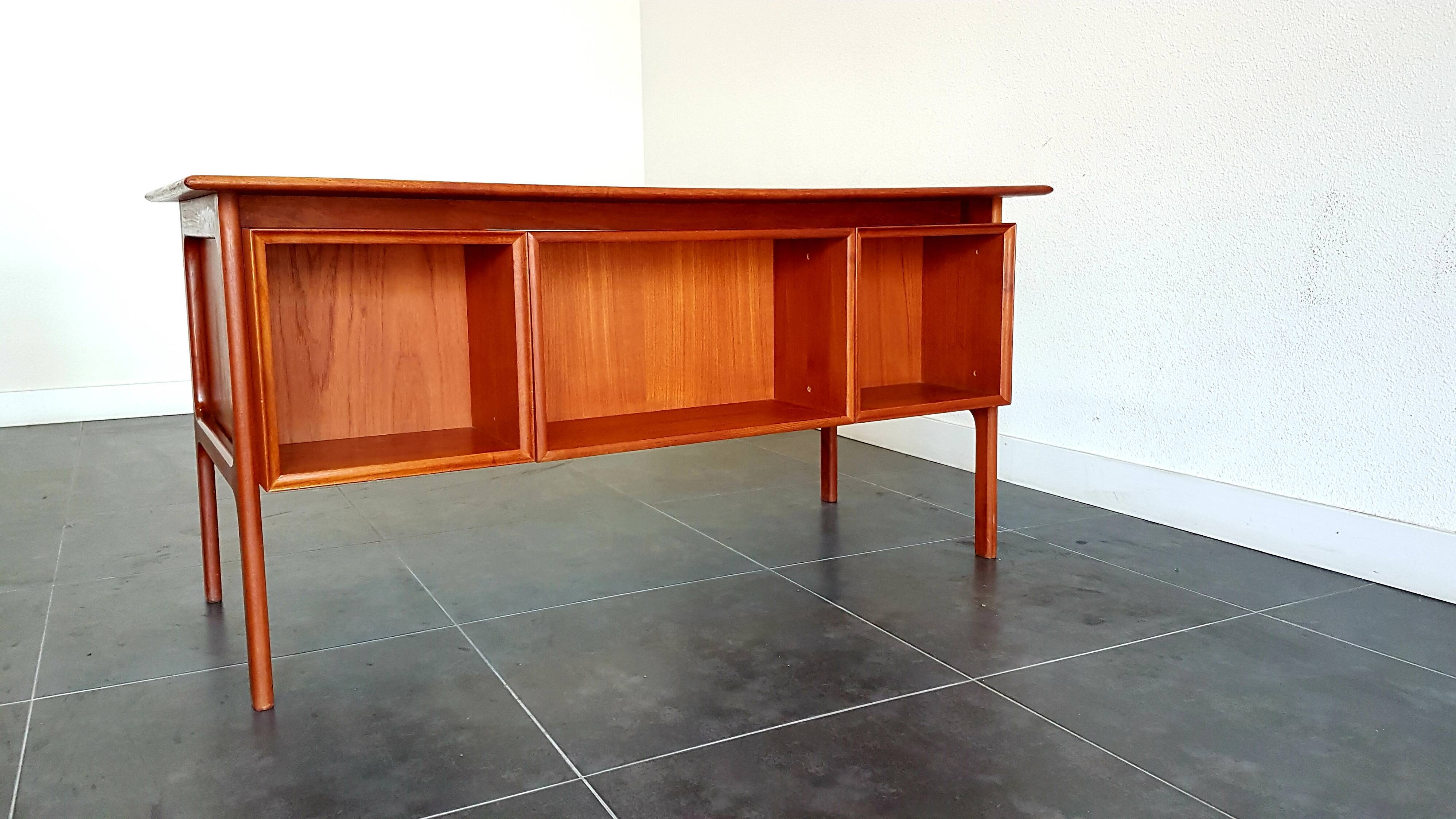 Arne Vodder teak Scandinavian Desk Manufactured By Sibast, 1960s