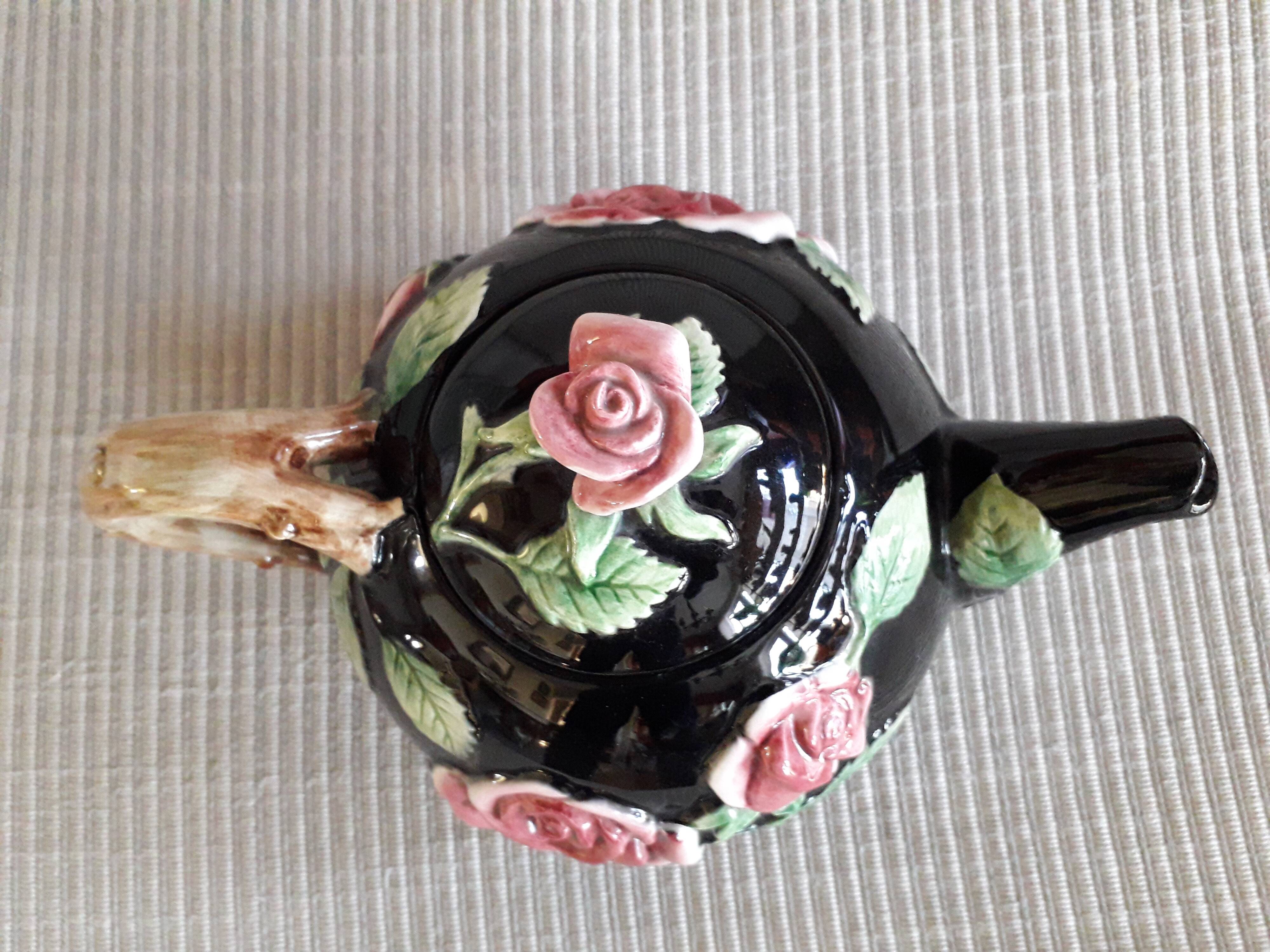 Vintage teapot in slip from the 80s