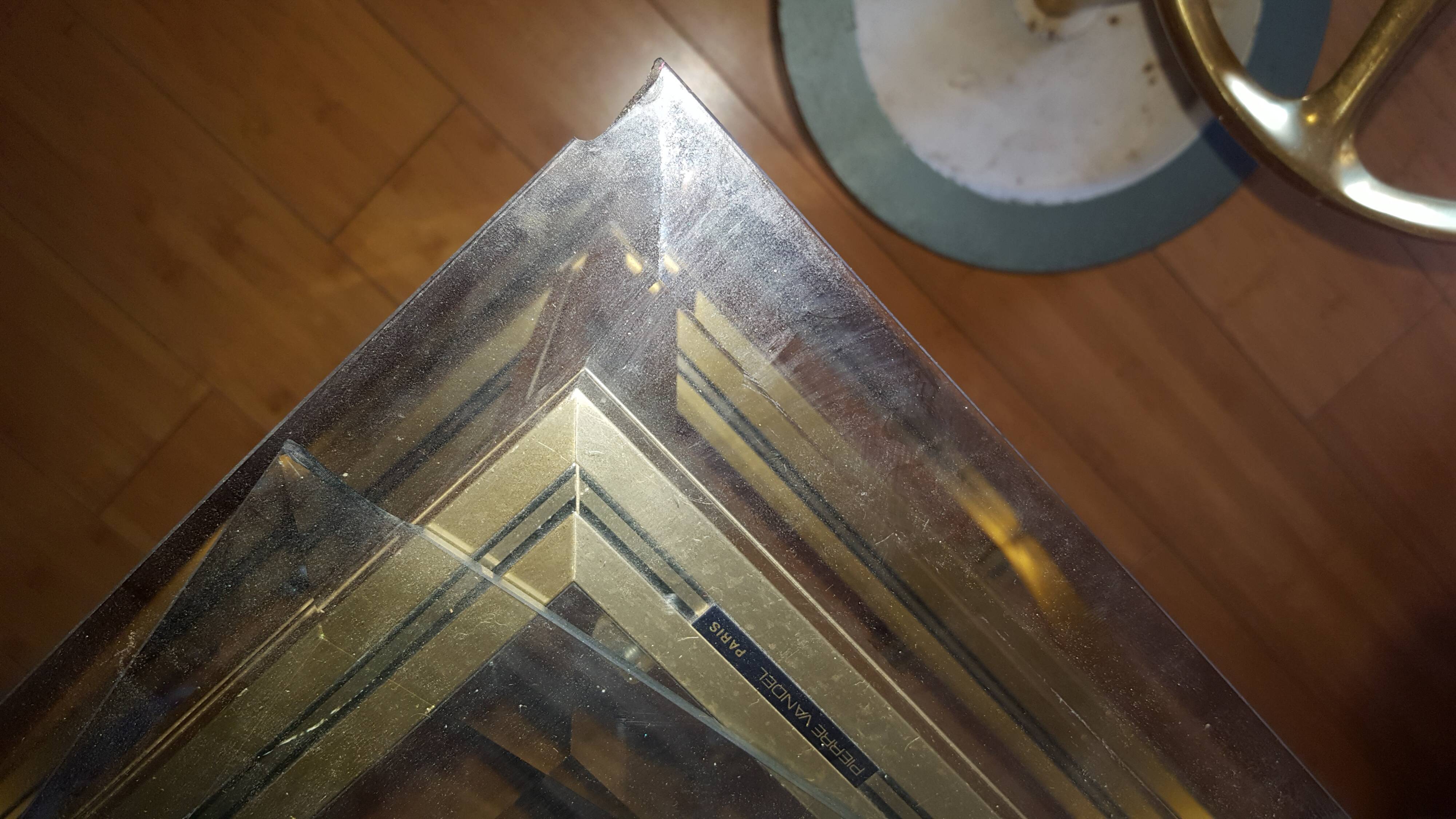 Table design Pierre Vandel