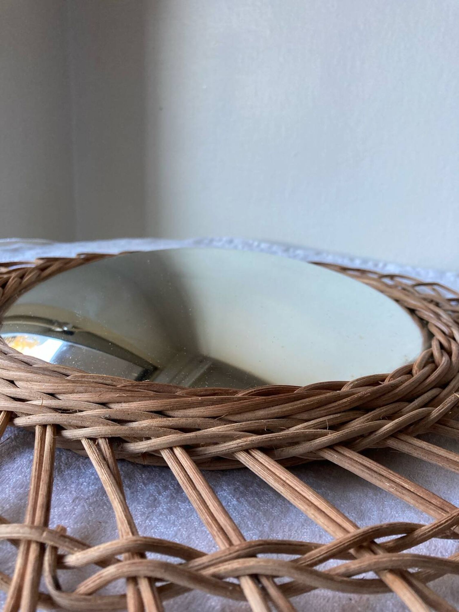 Miroir de sorcière en rotin vintage