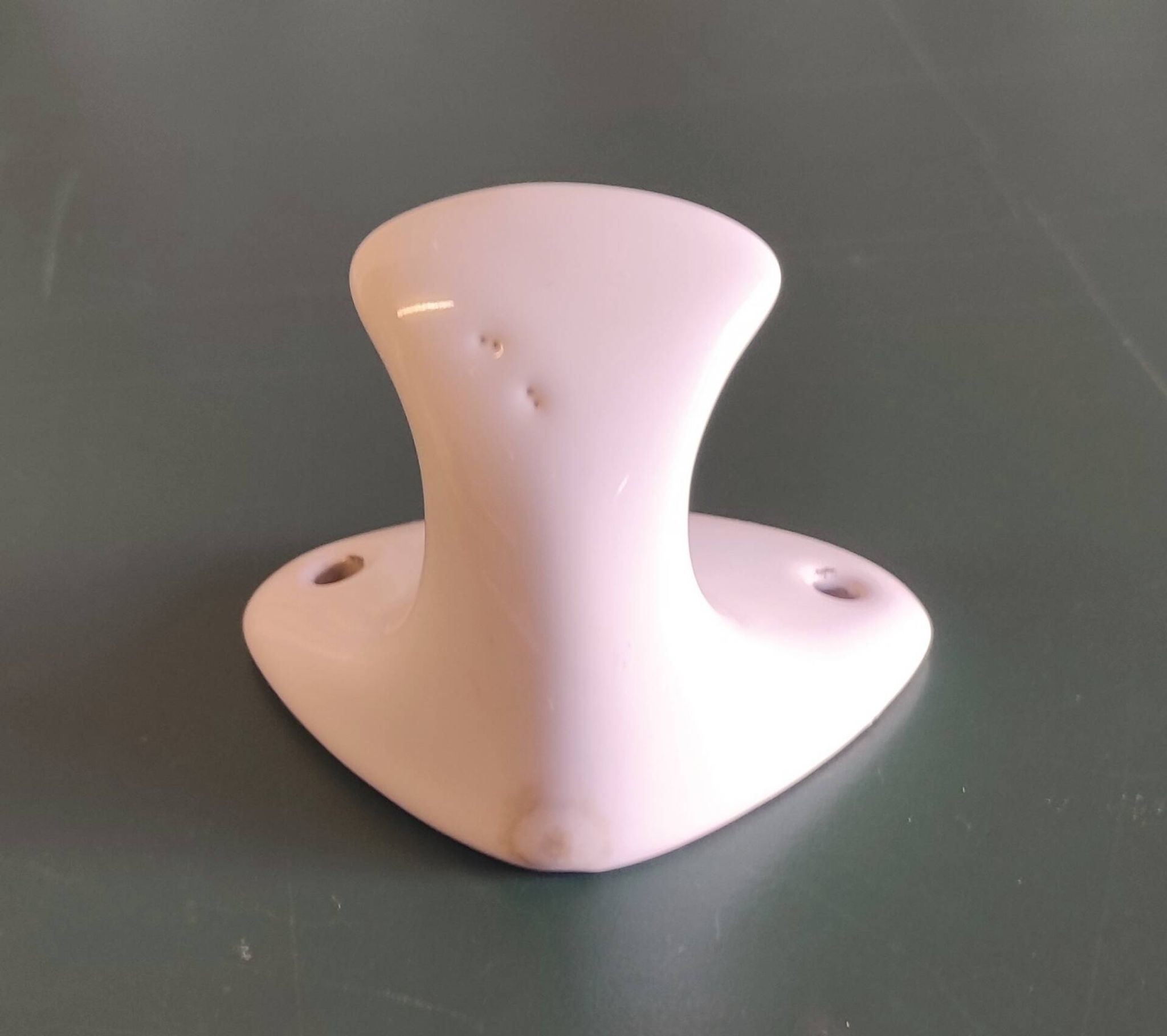 Patère murale en porcelaine - mid. XXeme