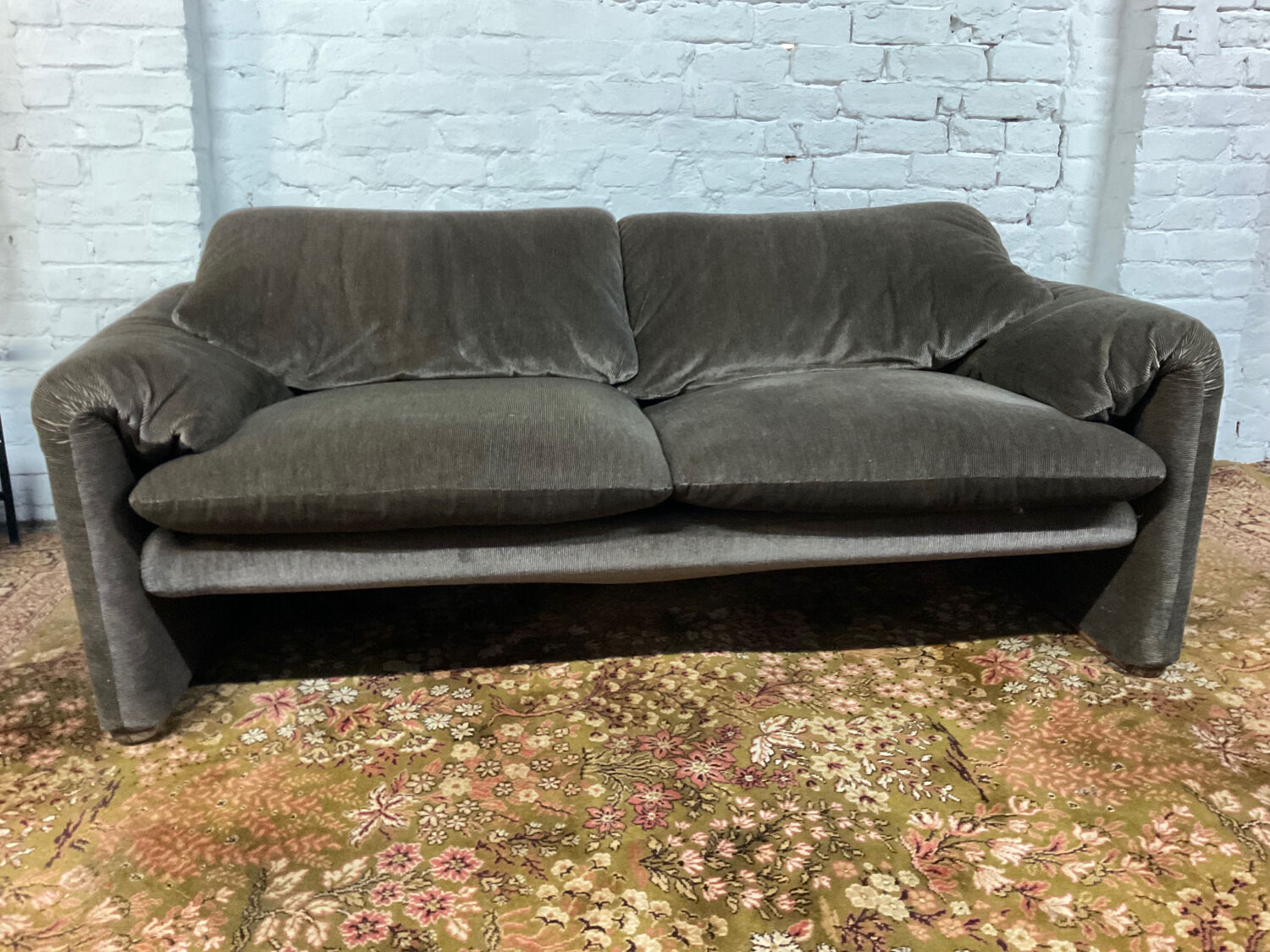 Maralunga sofa by Vico Magistretti