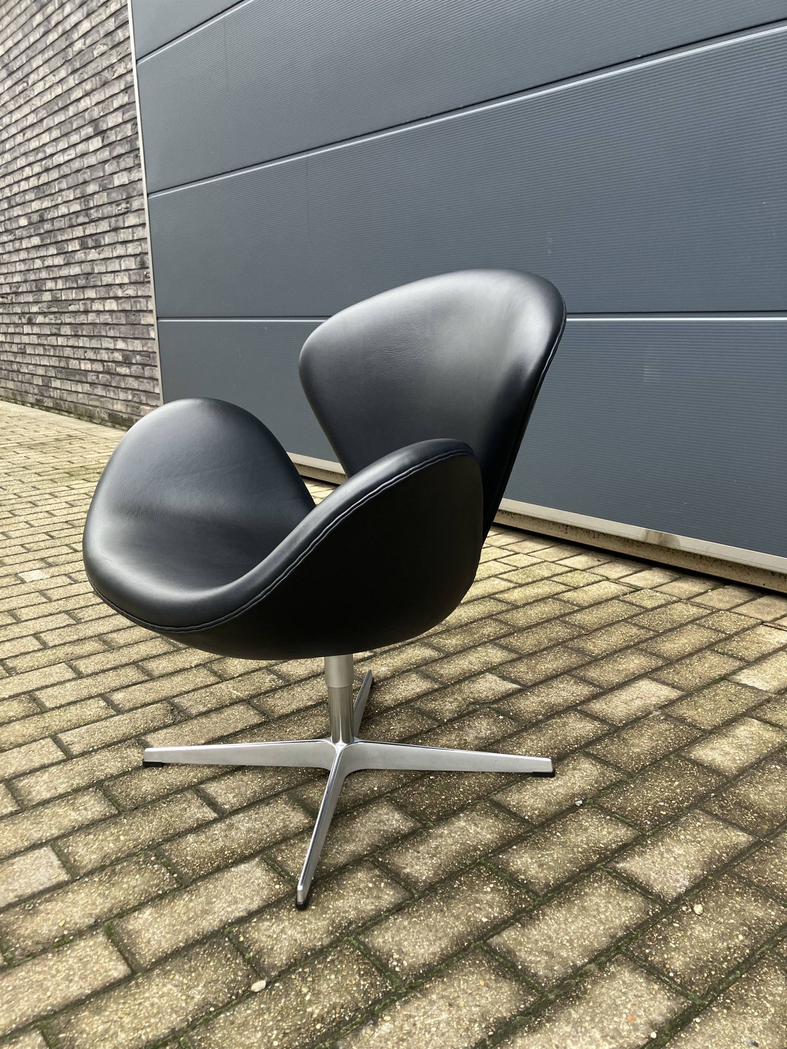 Originele zwart lederen Fritz Hansen Swan chair Topstaat!