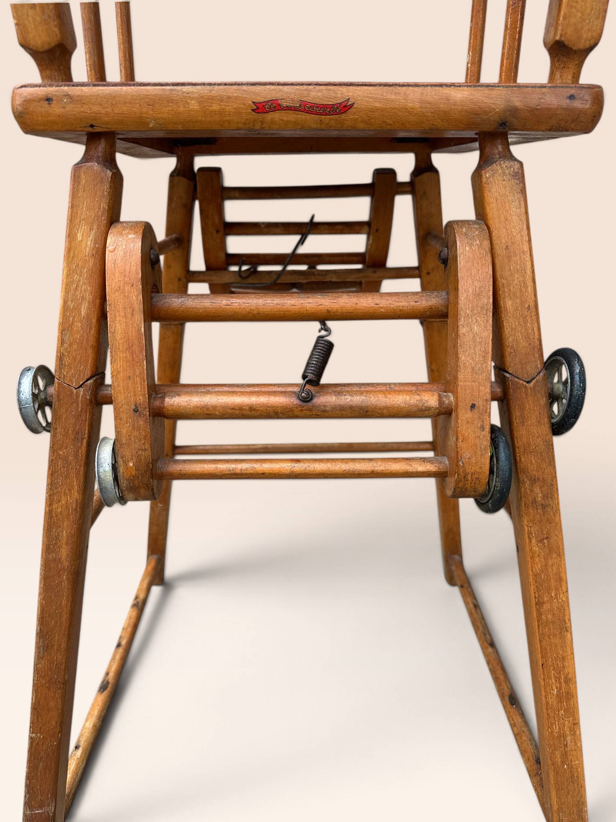 Chaise haute pour enfant en bois courbé