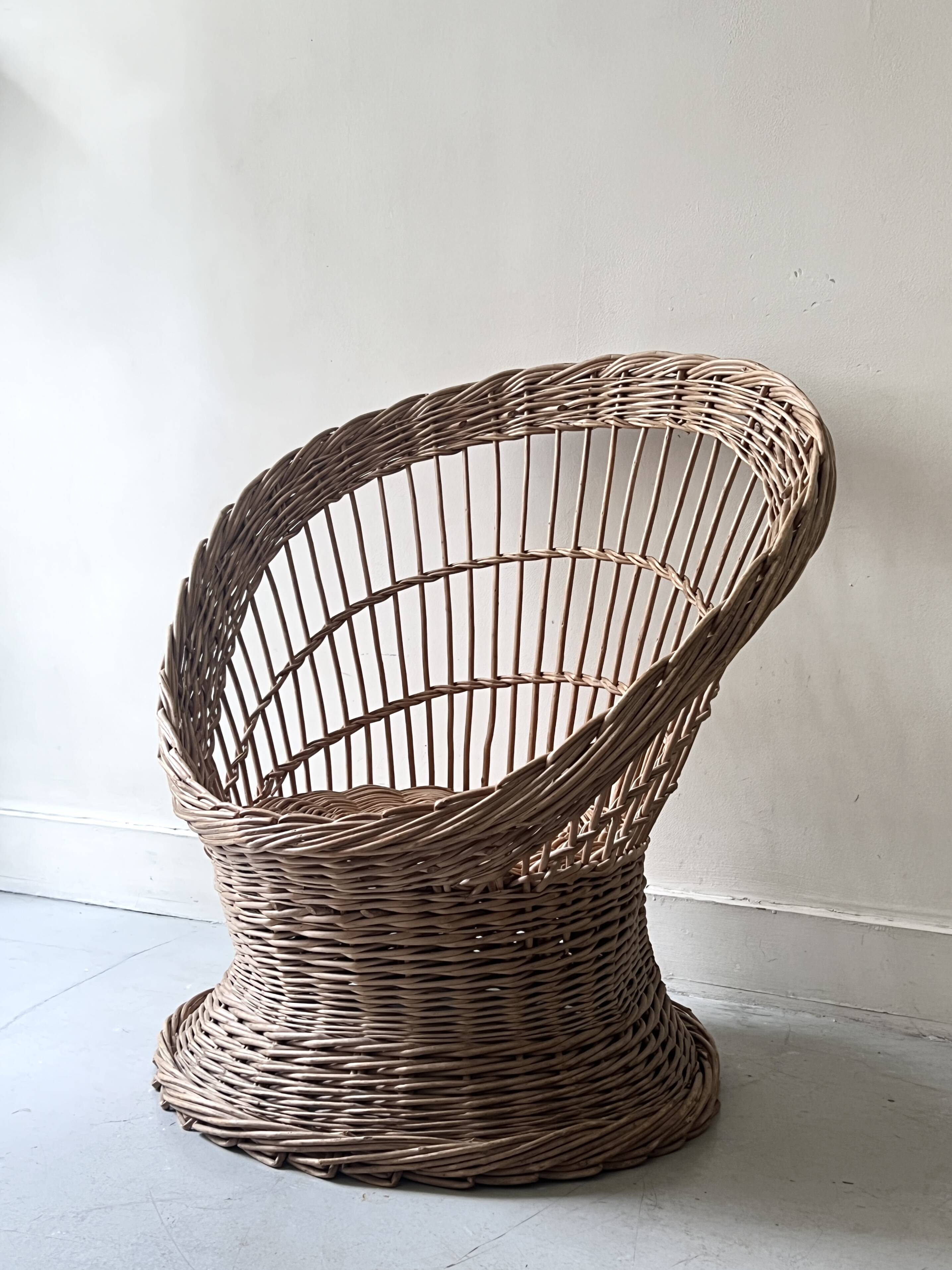 Fauteuil vintage corbeille en rotin tressé, vers 1970