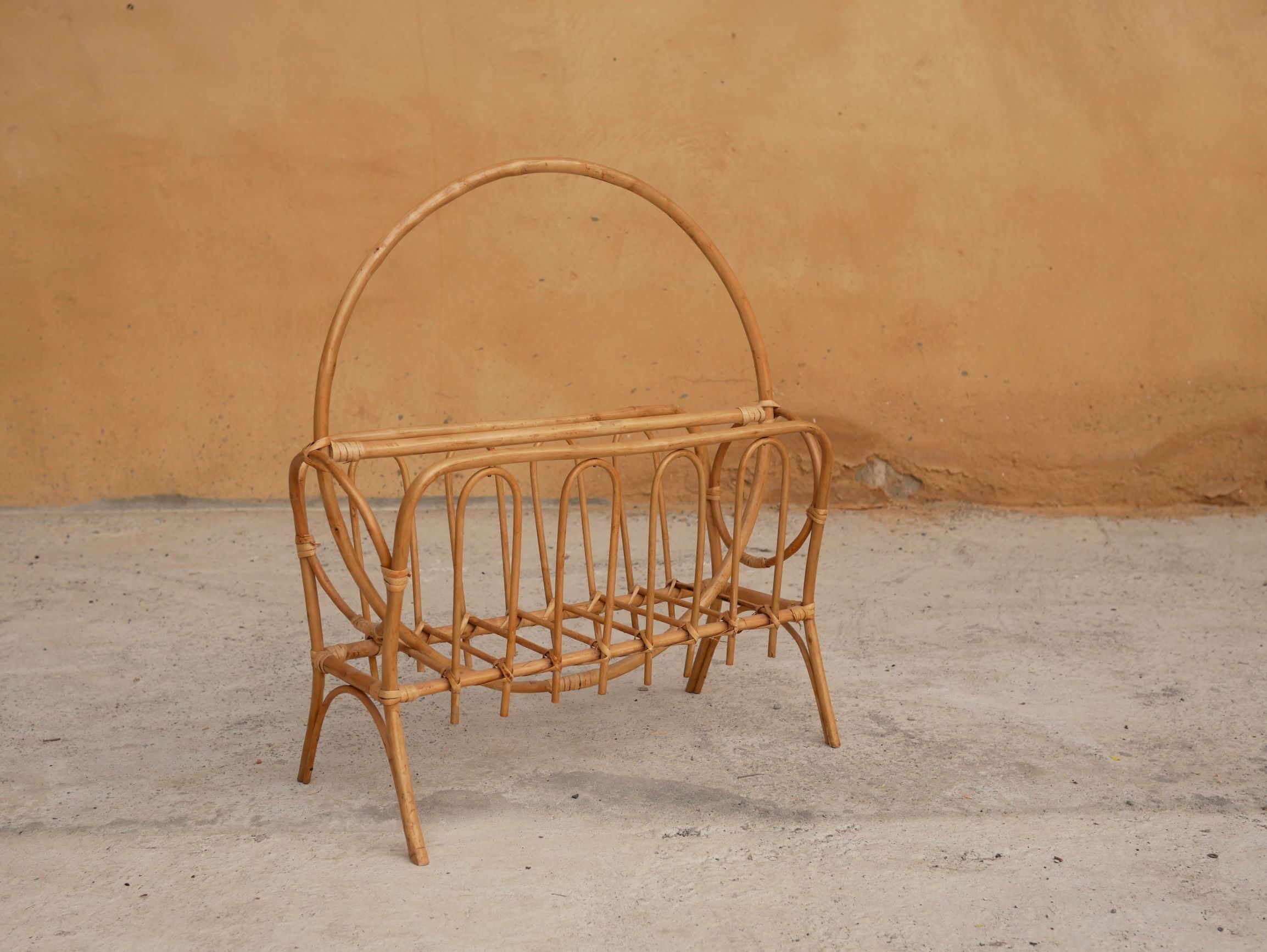 Porte-revues vintage en rotin