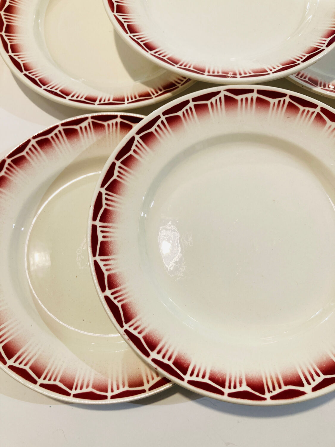 5 earthenware plates burgundy décor, kitchen