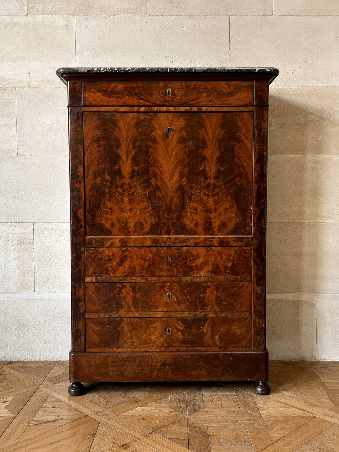 Flame mahogany writing desk – Louis-Philippe period, 19th century