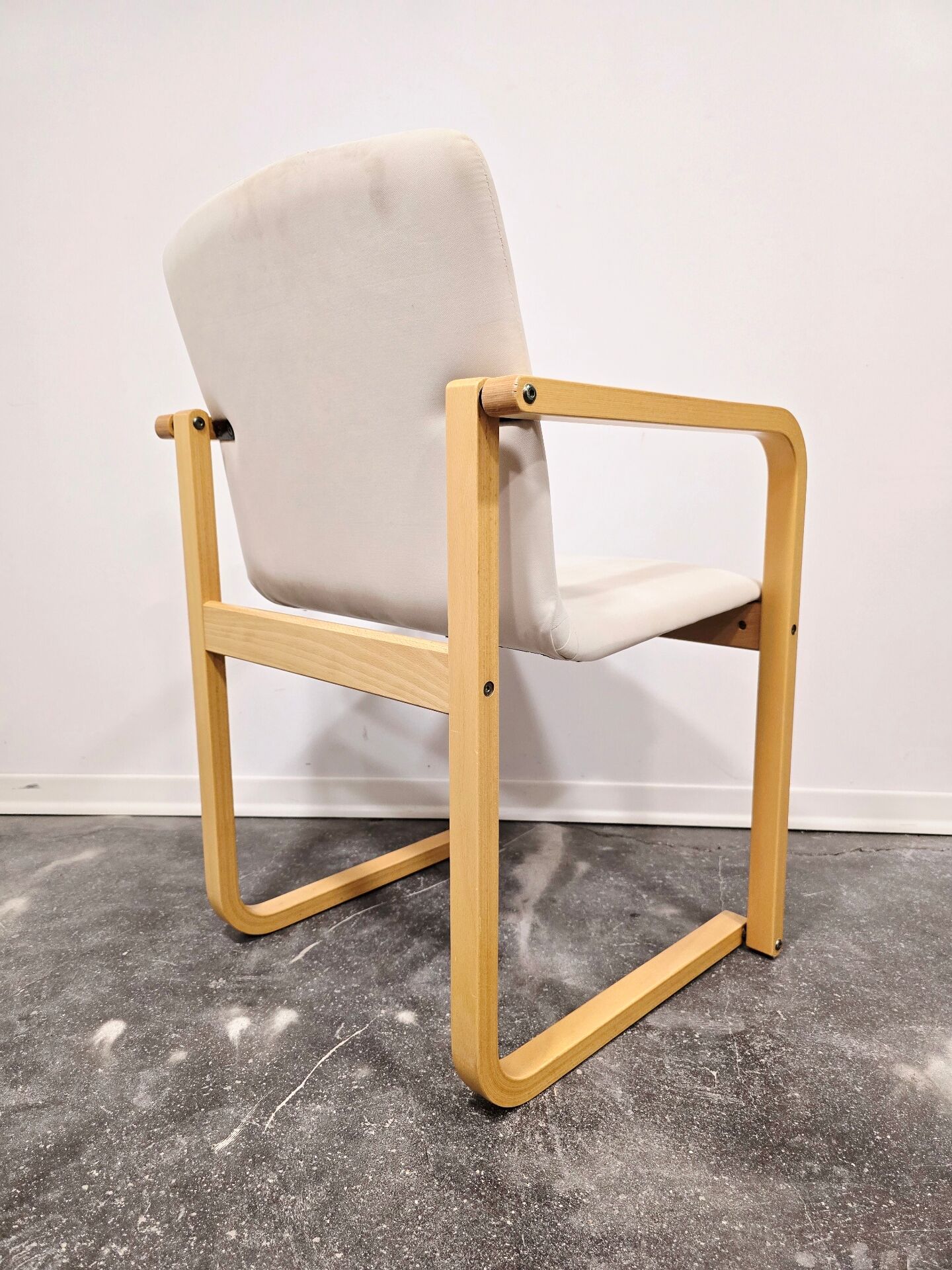Fauteuil par Branko Uršič en bois cintré
