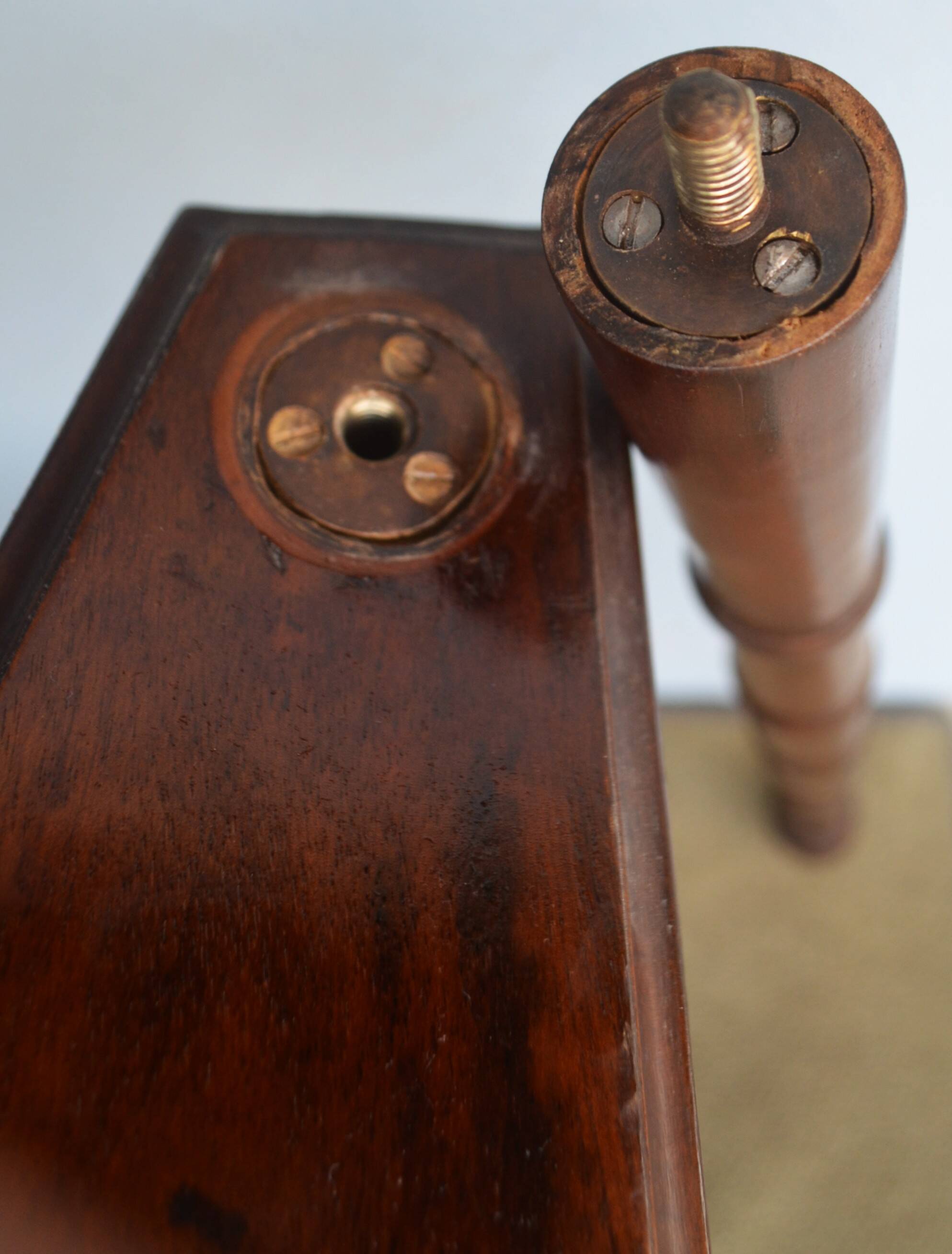 Spiral staircase for library made of mahogany wood