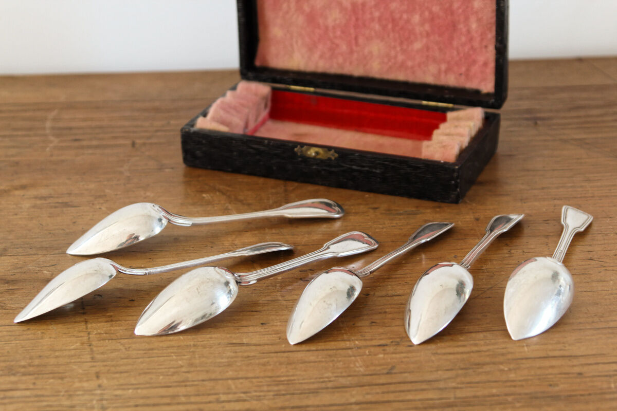 Set of 6 silver metal dessert spoons