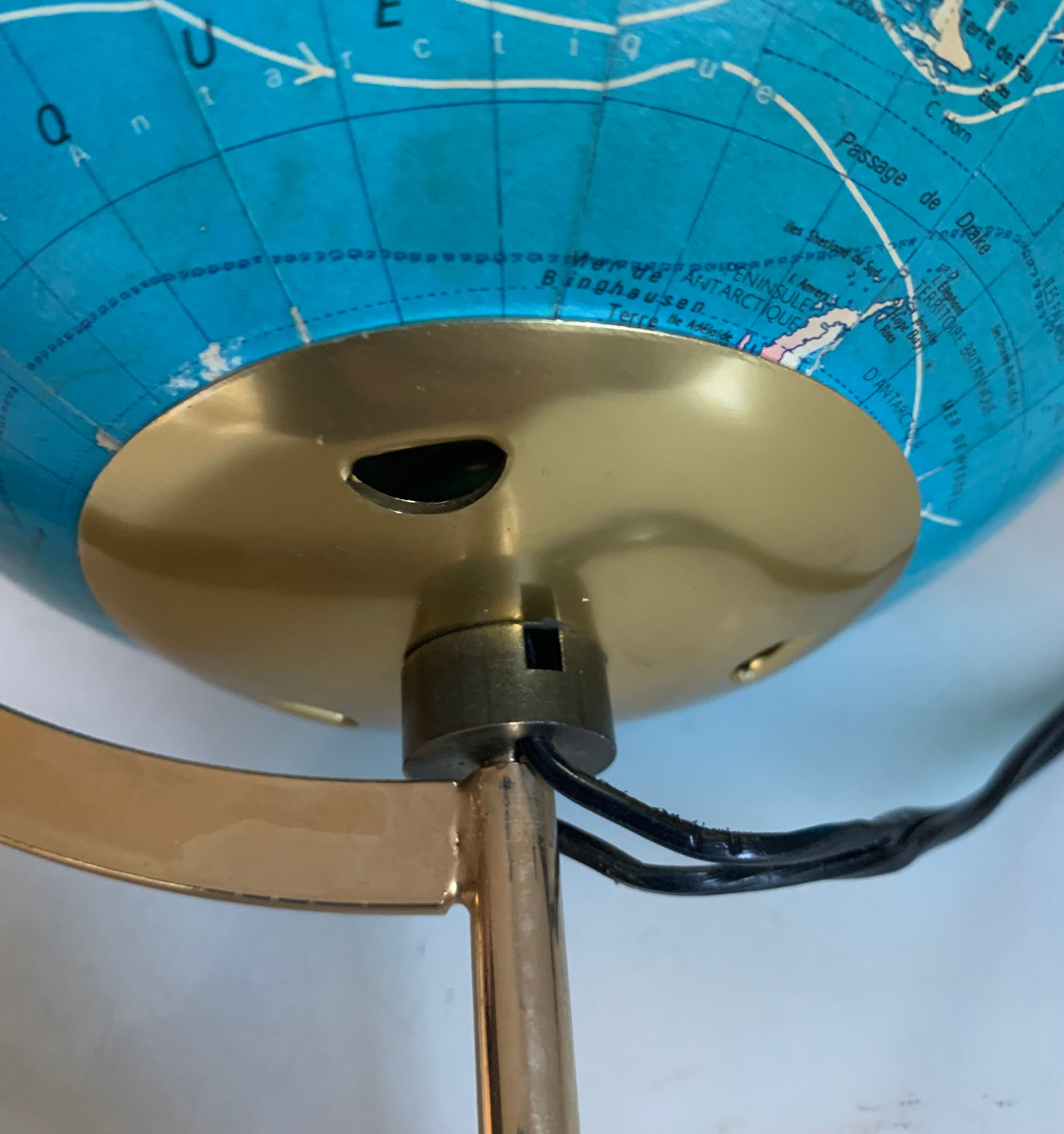 Globe  vintage 1977 terrestre verre tripode doré Taride - 28 cm