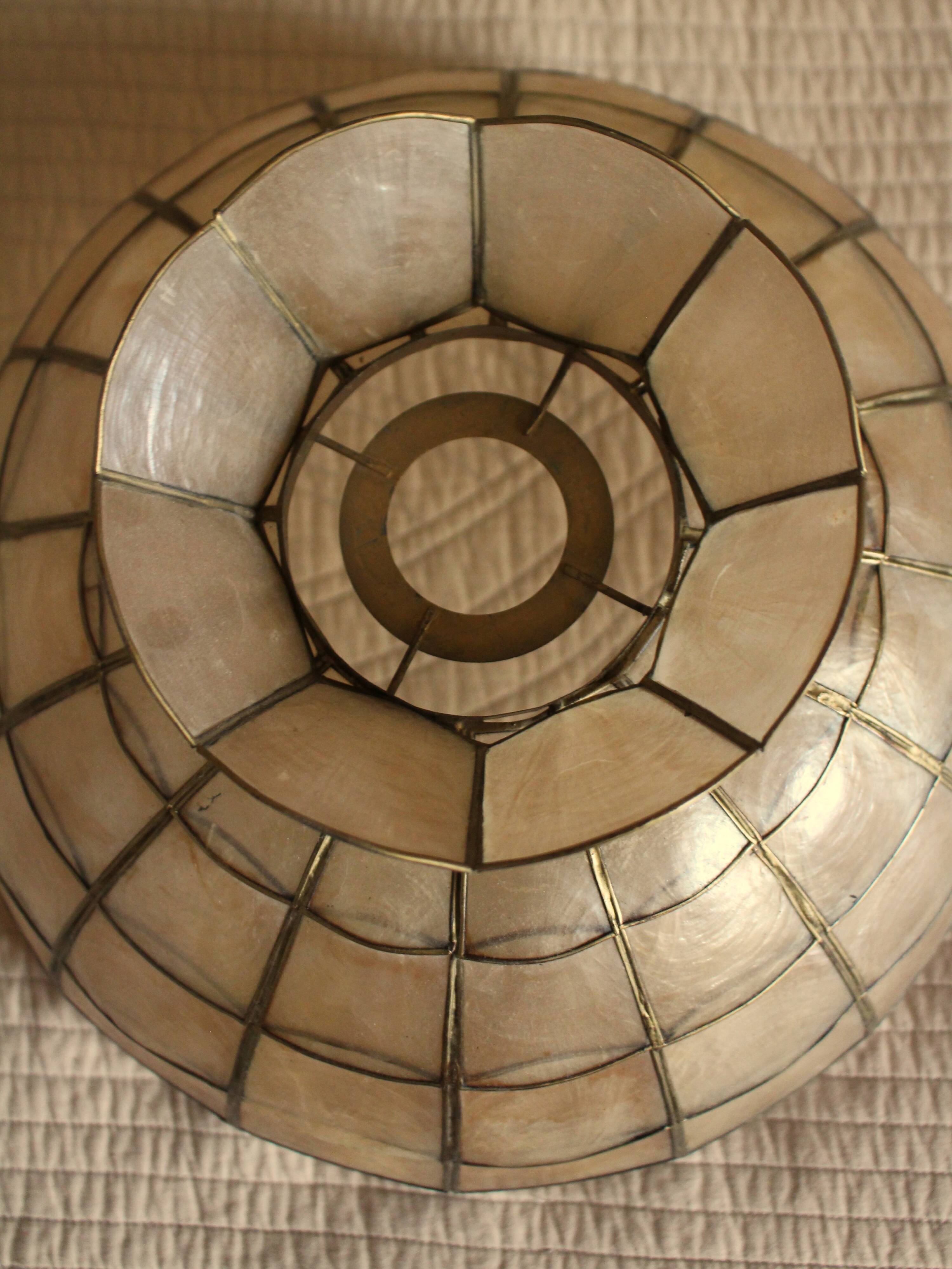 Suspension nacre et laiton