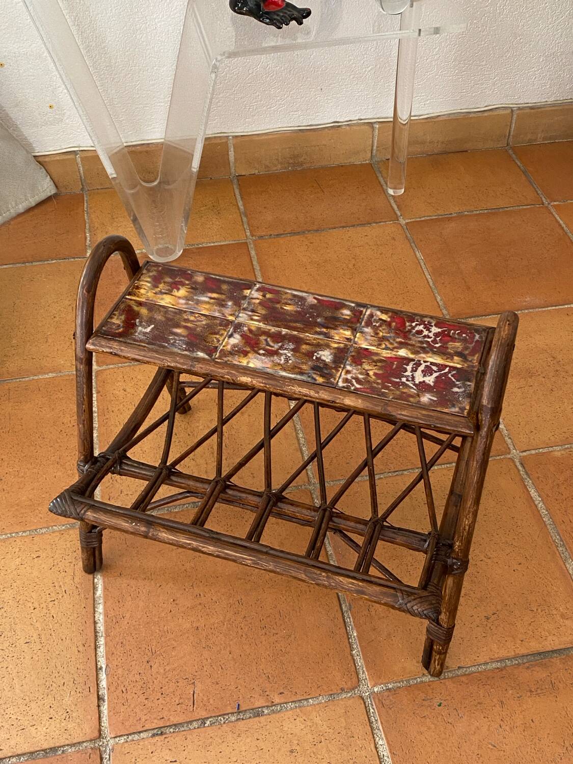 Rattan magazine rack, shelf with ceramic tiles R. Capron