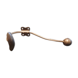 4 metal hooks