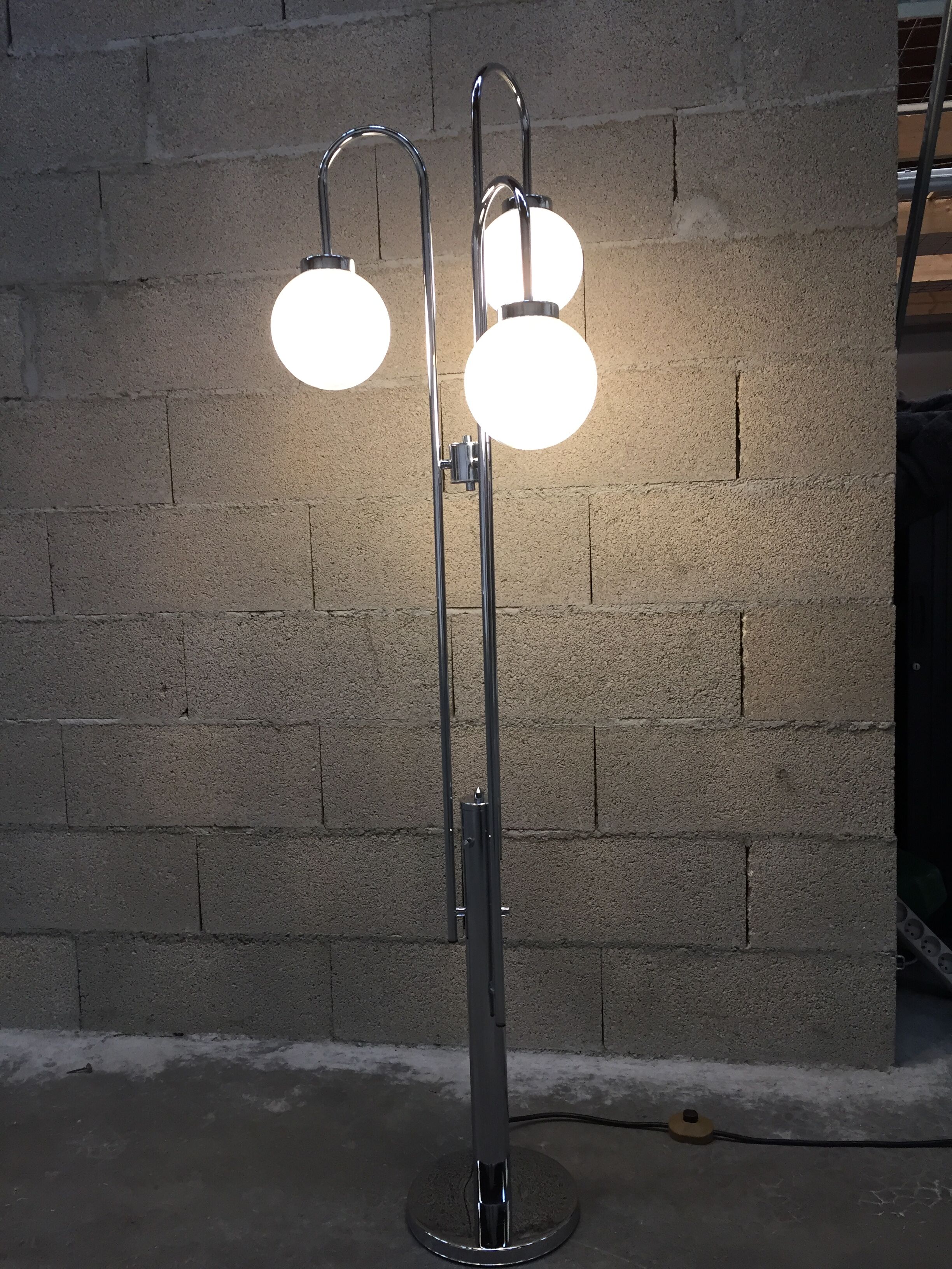 3-ball lamppost from the 70s