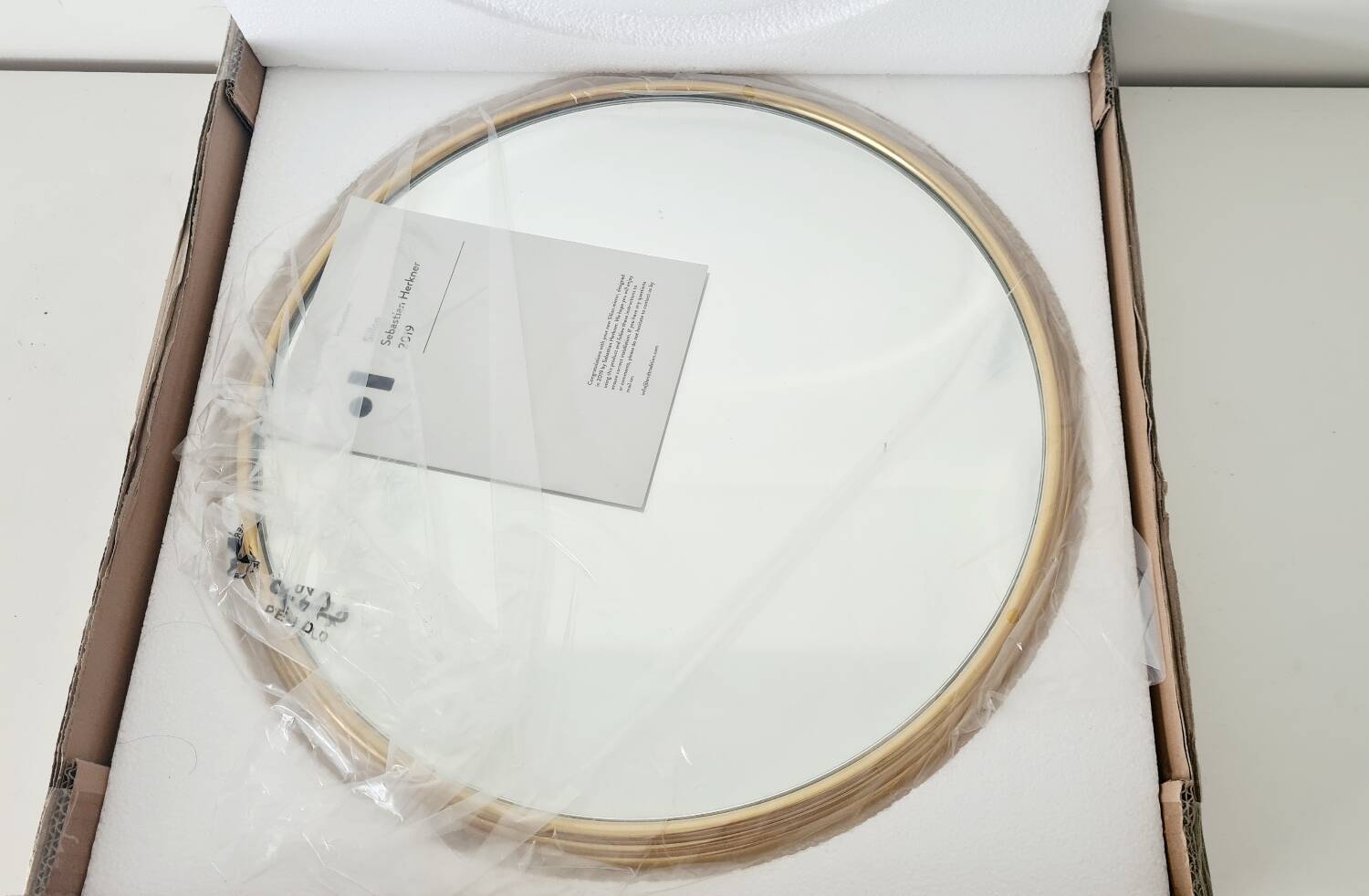 Miroir Sillon de Sebastian Herkner