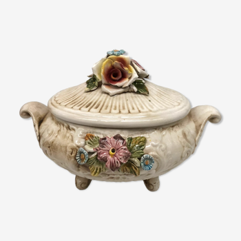 Tureen, kitsch style, in Italian ceramic.