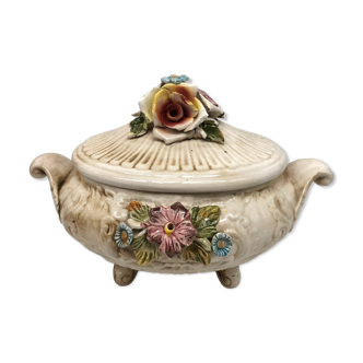 Tureen, kitsch style, in Italian ceramic.