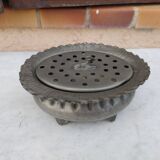 Old pique flowers on pewter feet 95%