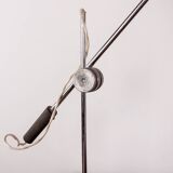 Articulated desk lamp in chrome metal by André Lavigne for Aluminor 1960.