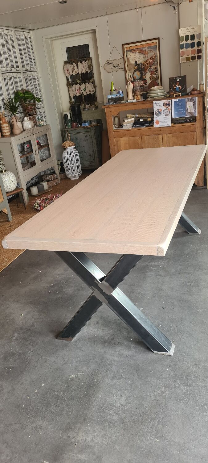 Dining table metal feet