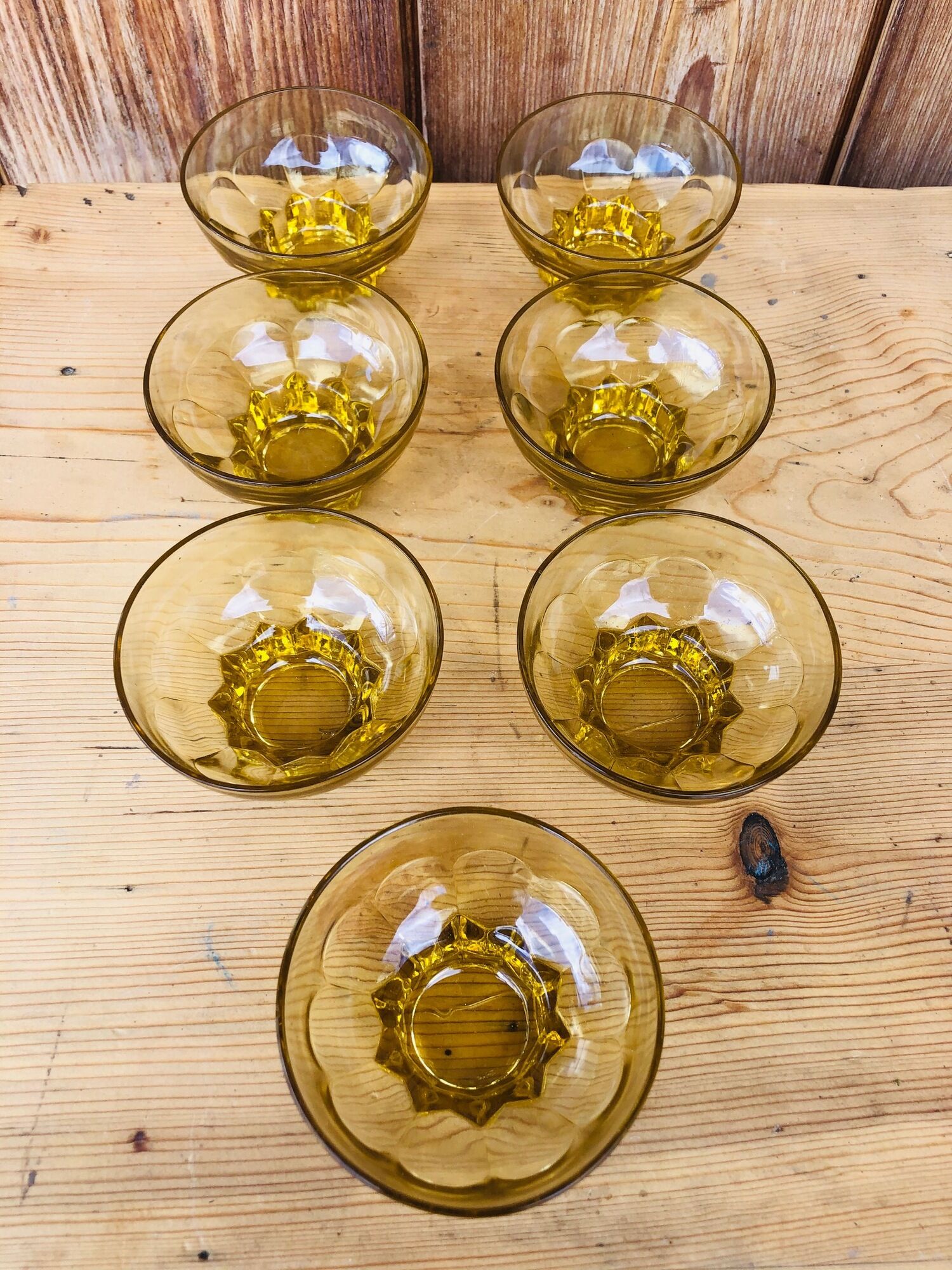 Lot of 7 yellow cups with footing in Star 50s . Art deco