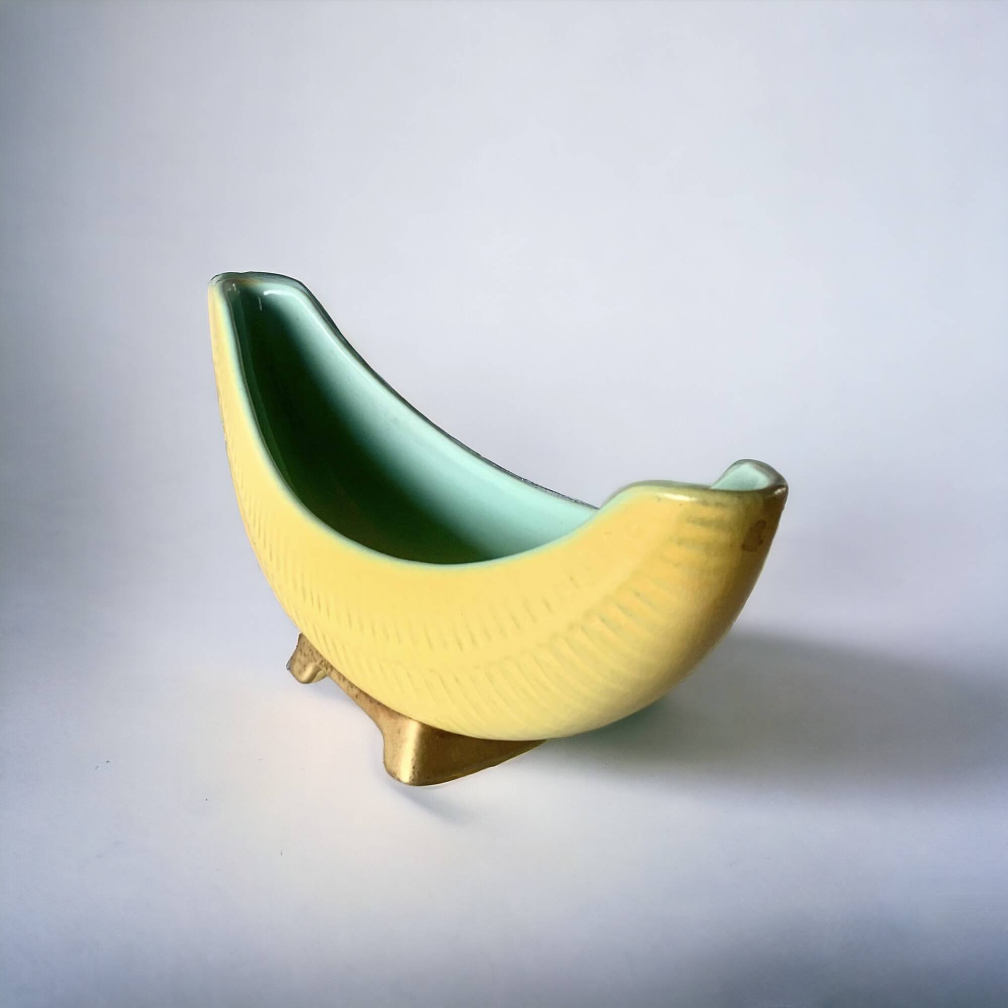 Vide-poche vintage en céramique jaune West Germany 919