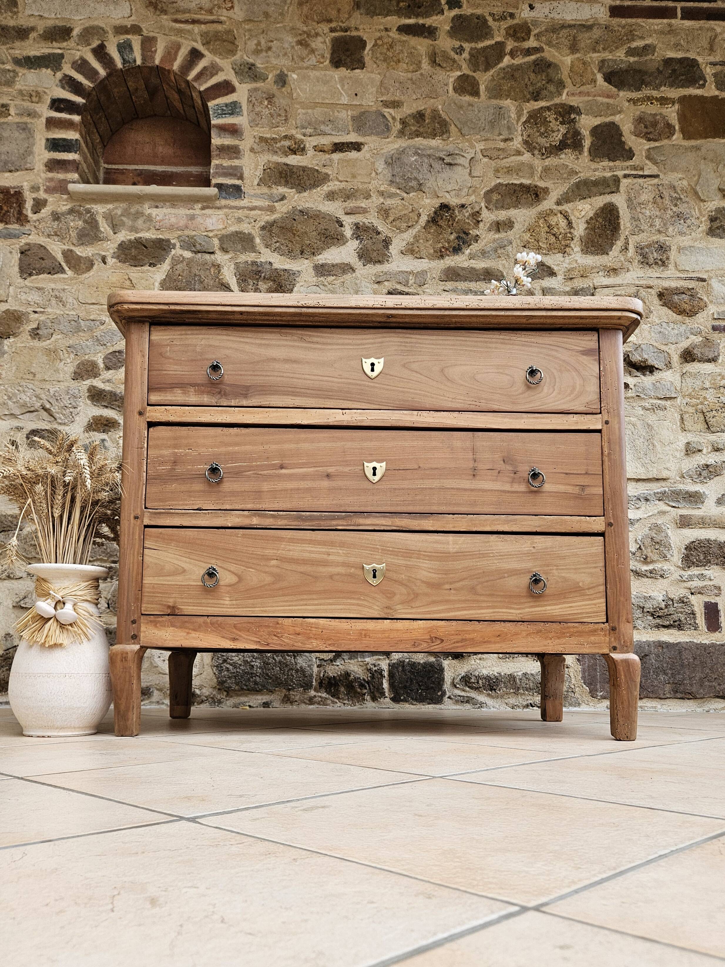 Antique chest of drawers
