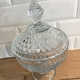 Bonbonnière en verre blanc ciselé