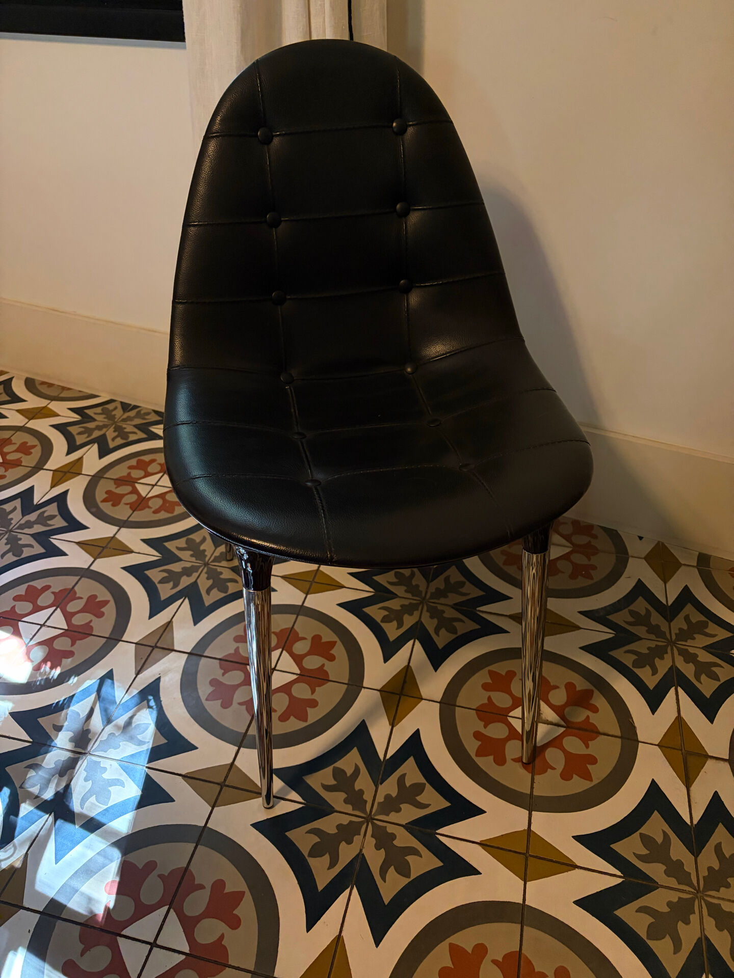 Lot de 6 sièges Philippe Starck pour Cassina en cuir noir