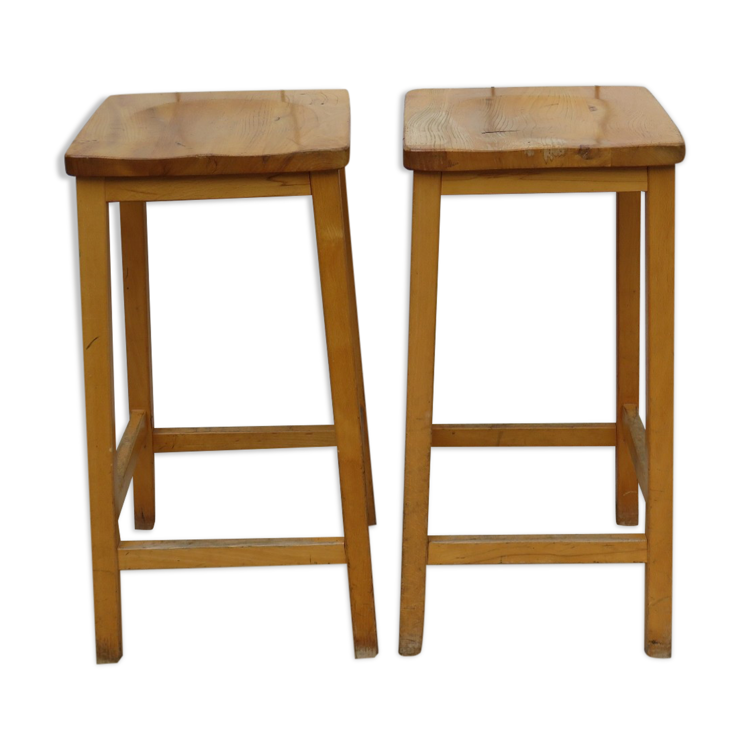 Deux paires de grands tabourets de bar anglais vintage