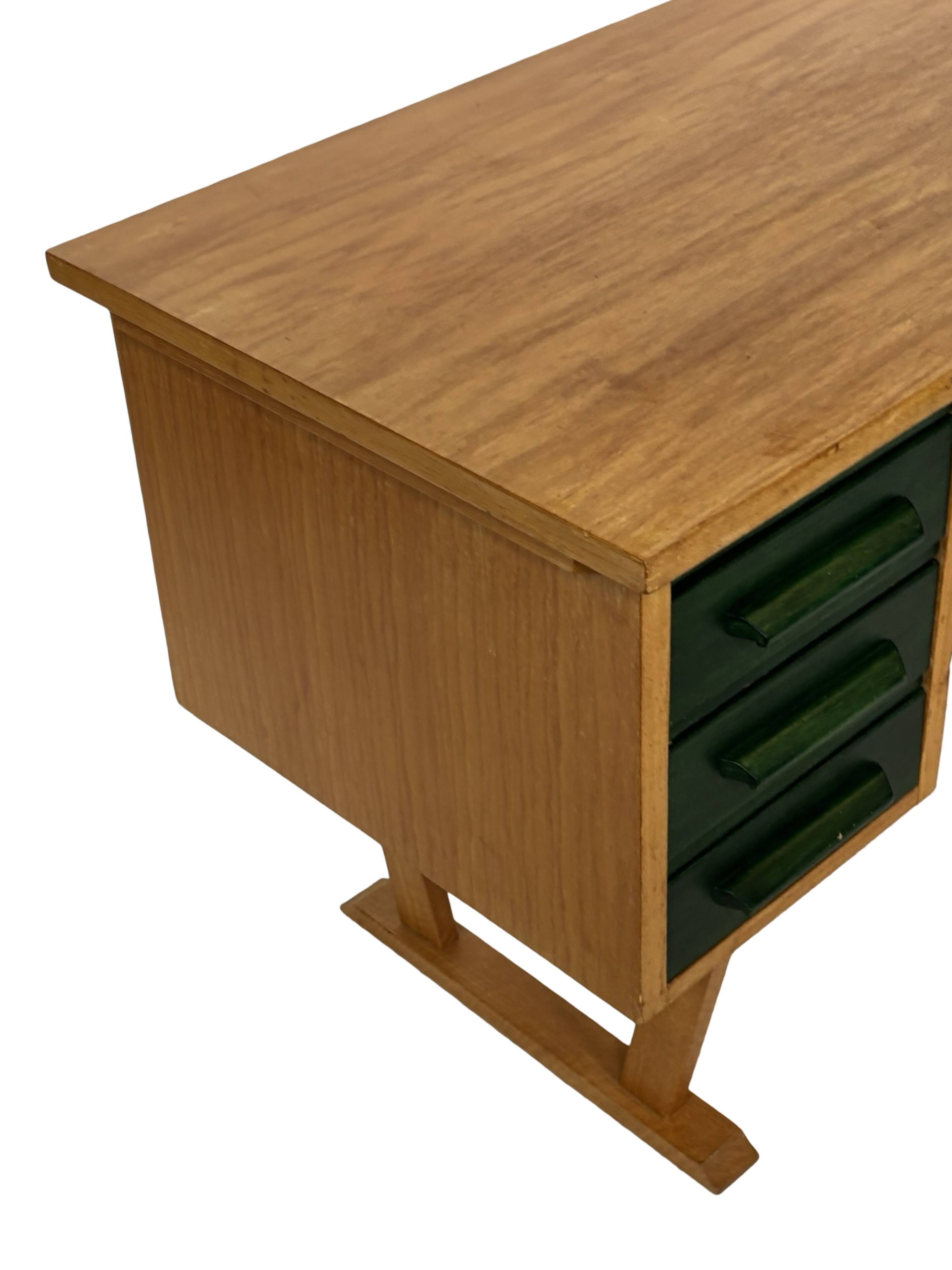 Bureau vintage des années 1960, design de bureau compact