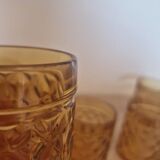 Pernod sa amber glasses