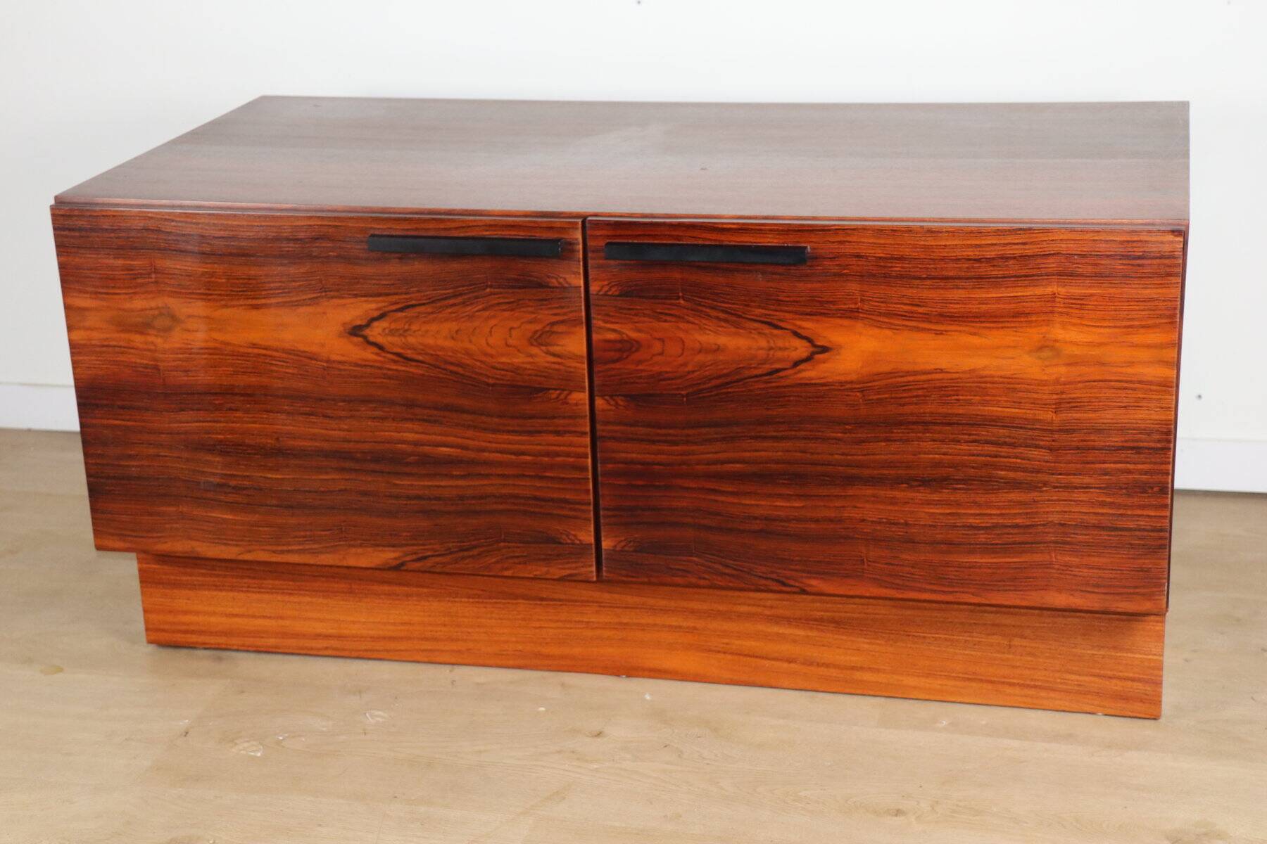 Low Scandinavian sideboard in rosewood – Ib Kofod Larsen – Denmark 1960