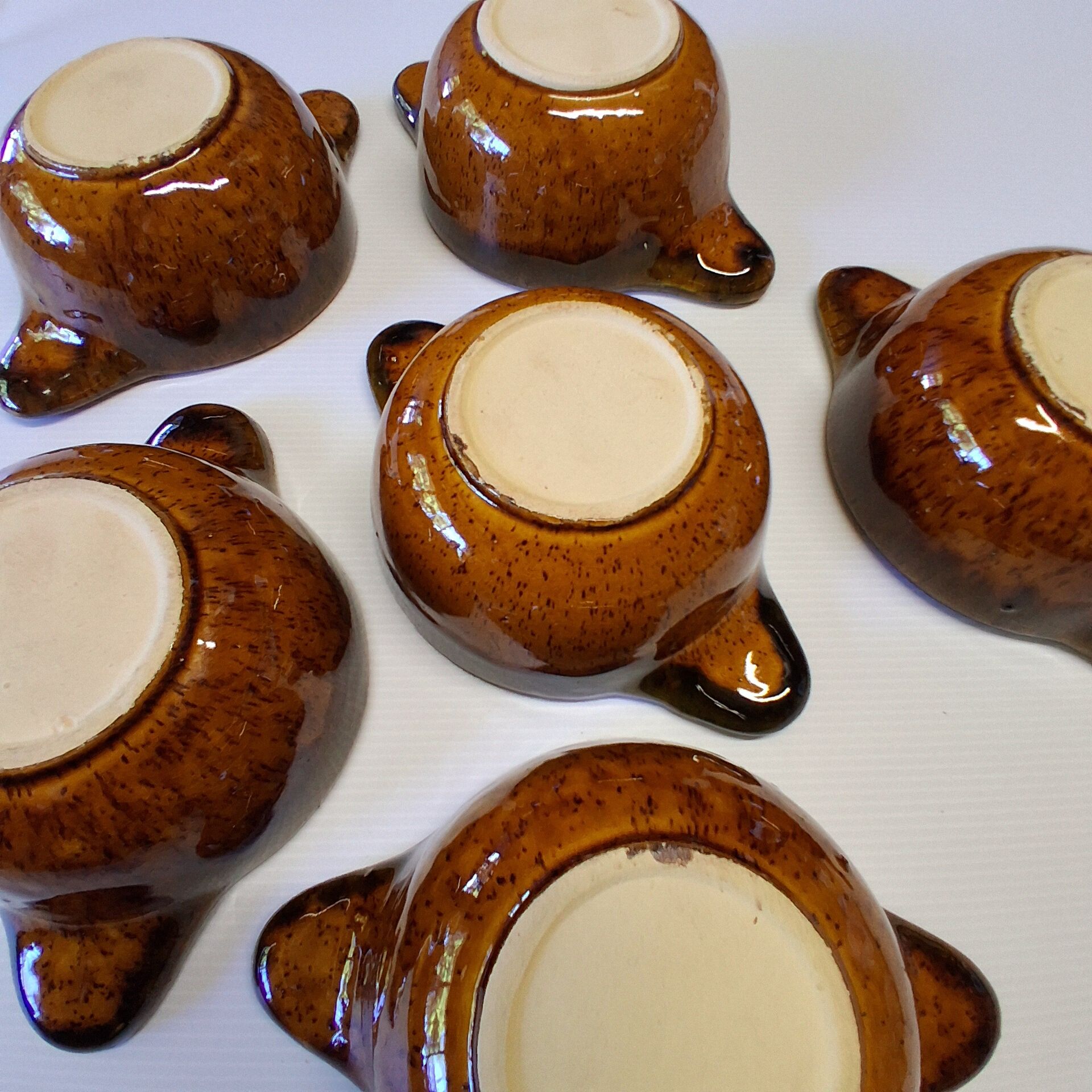 Set of 6 ear bowls in stoneware in very good condition.