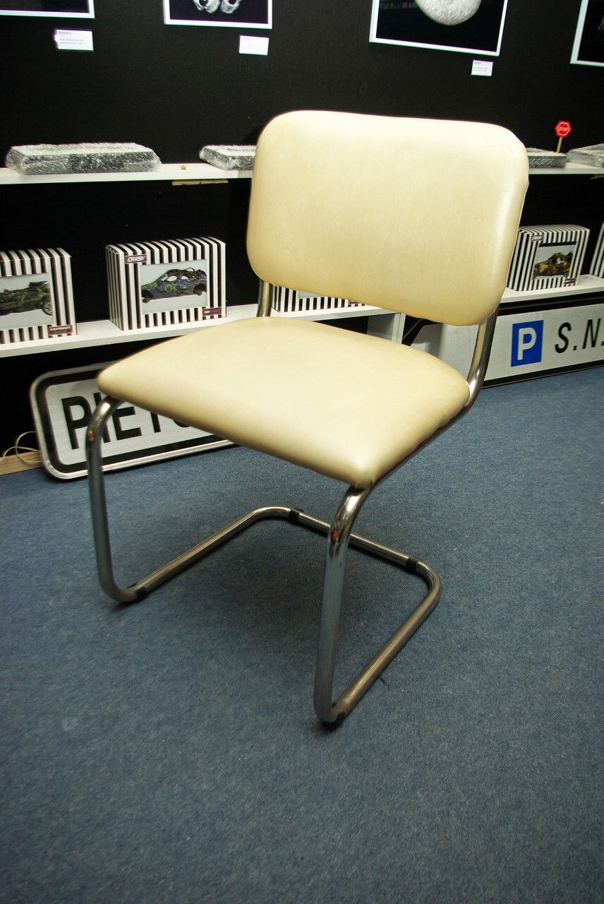 Suite de 6 chaises années 70
