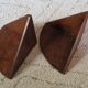Paire de petites étagères d'angle en bois, circa 1950