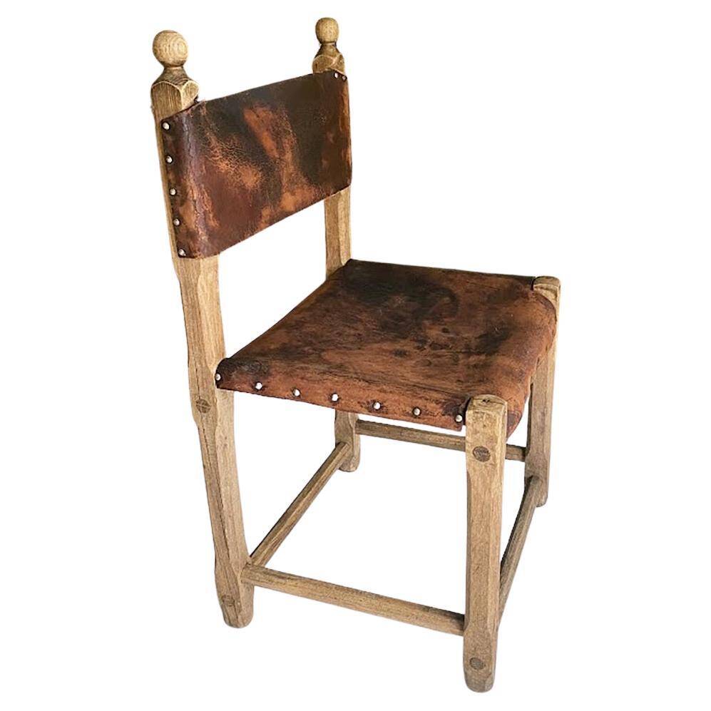 Chaise artisanale hongroise unique en chêne et cuir