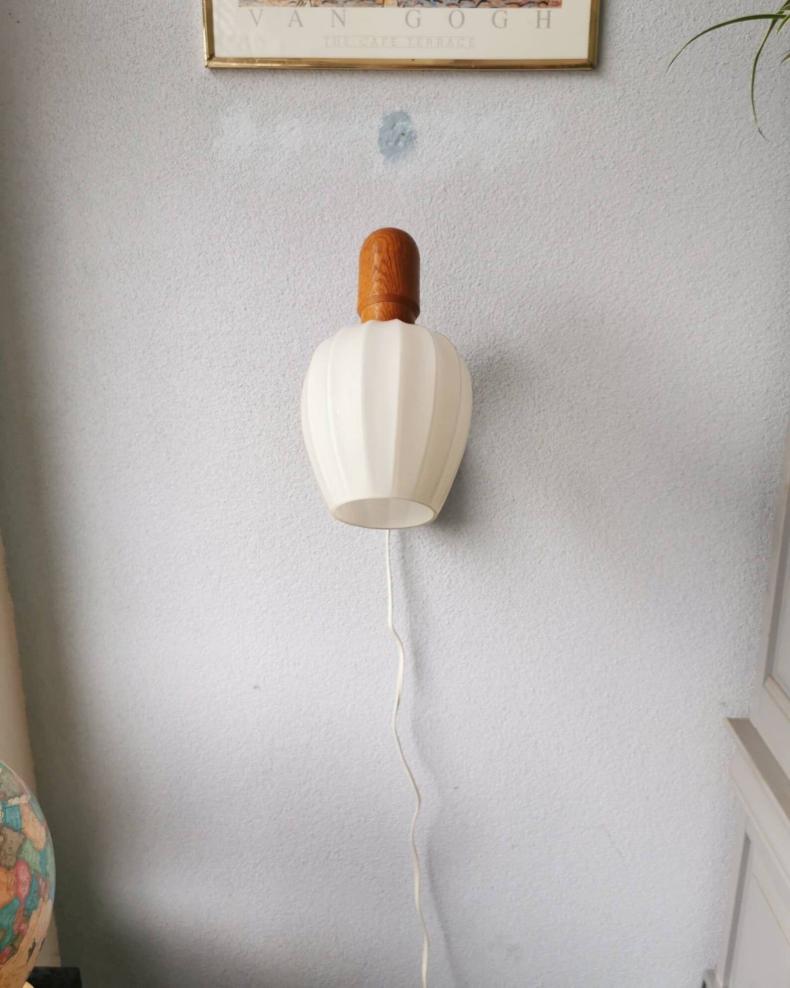 Apply with 1970 pleated glass blind