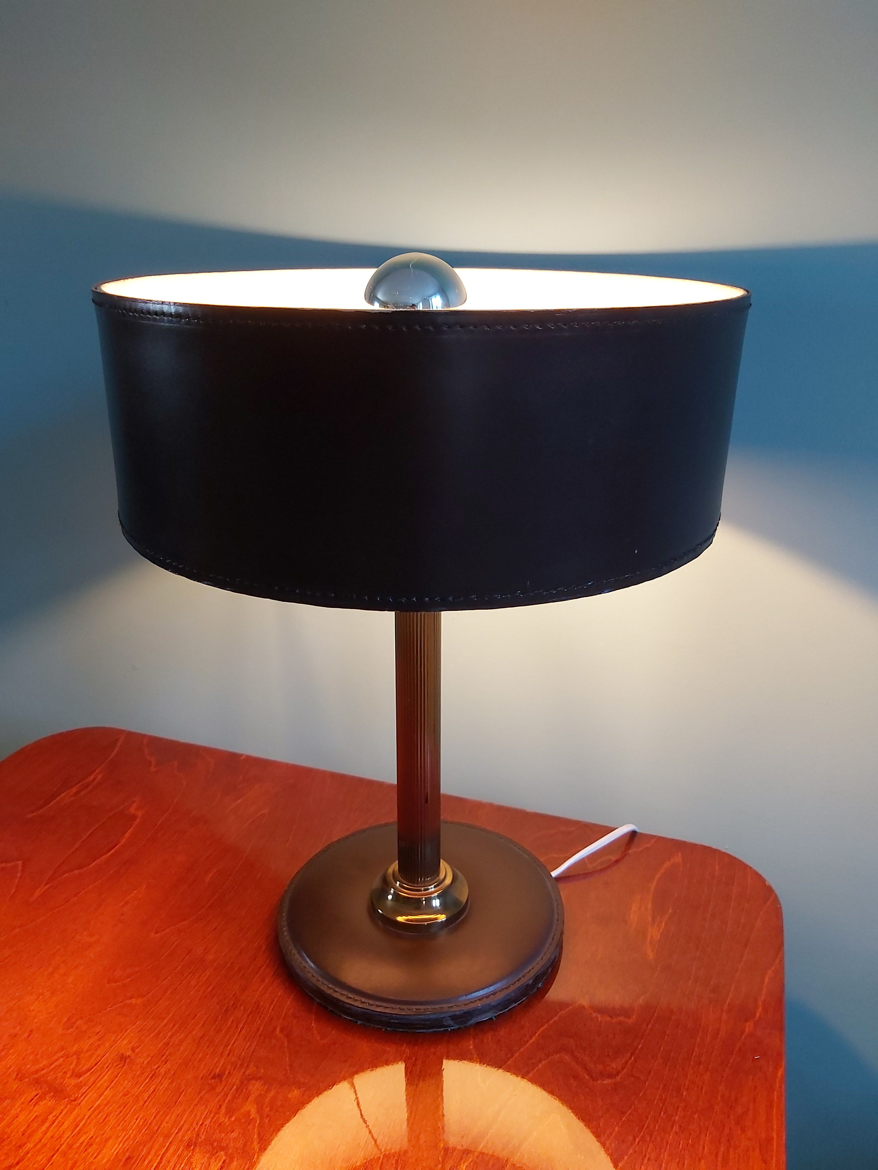 Brown leather desk lamp and brass foot, 70s