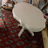 Oval violin table