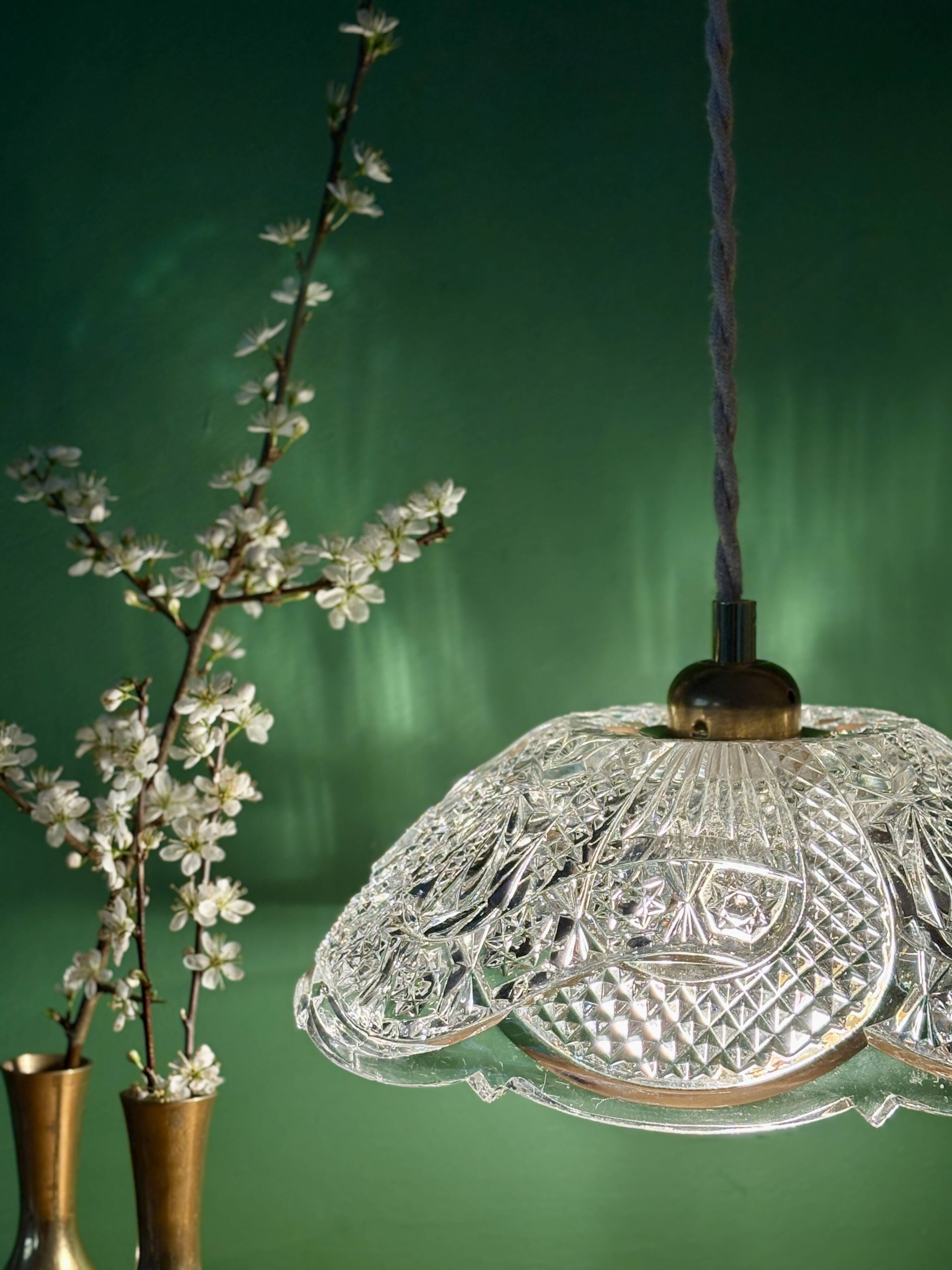 Suspension abat-jour vintage en verre travaillé - collection vaisselle -