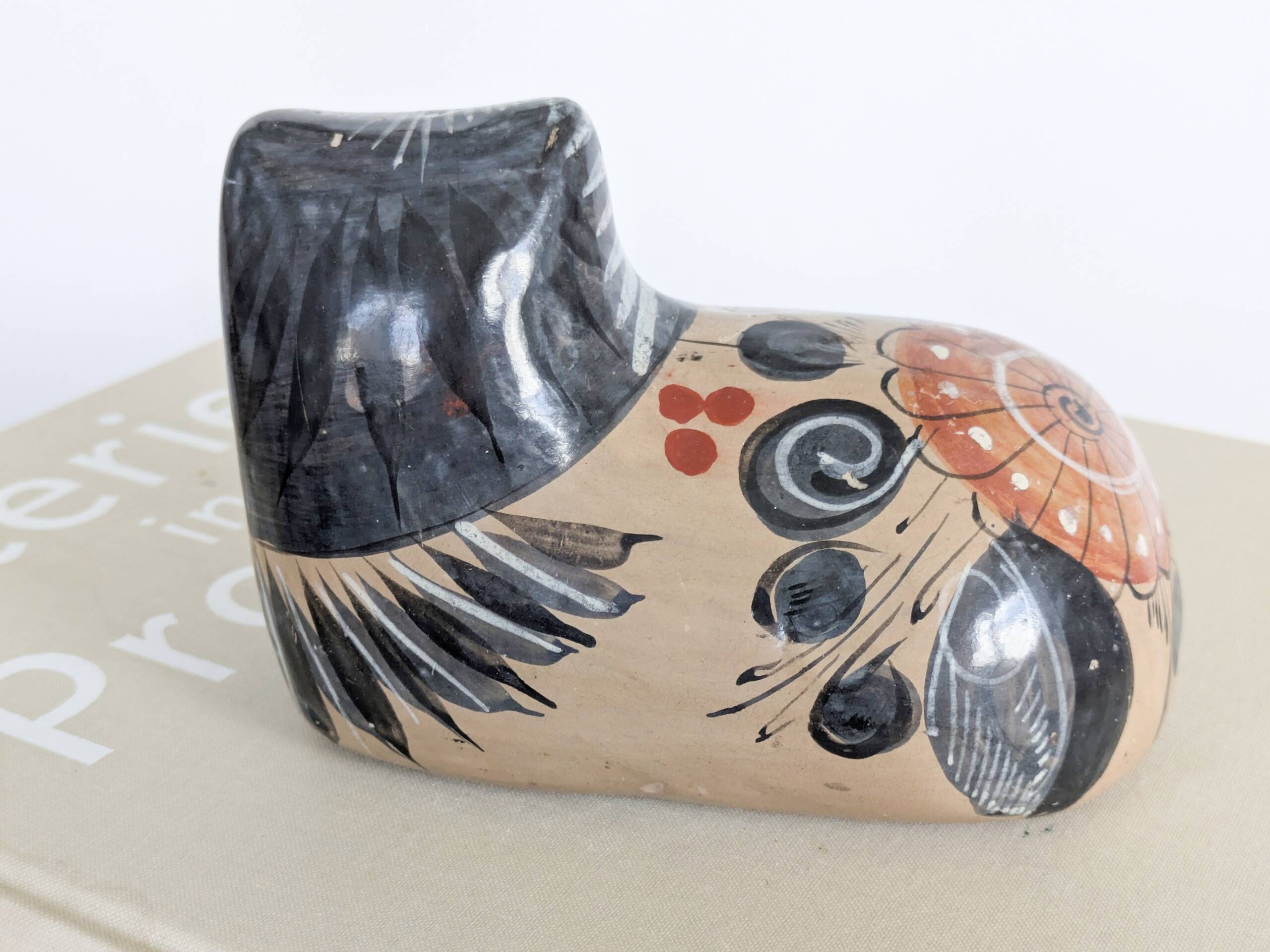 Cat figurine in Tonalá pottery, Mexico, handmade folk art.