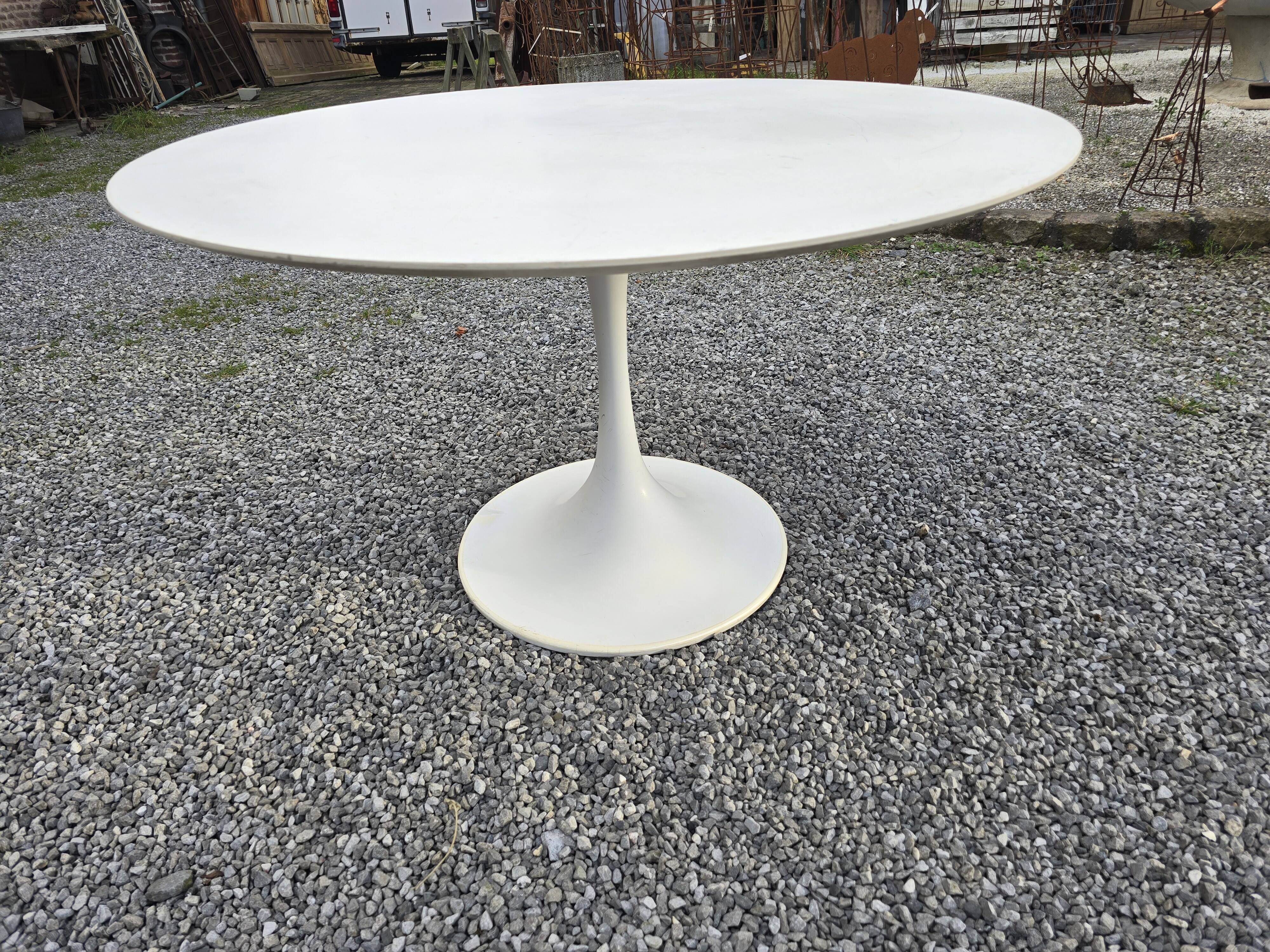 Tulip foot table from the 70s, 120cms in diameter