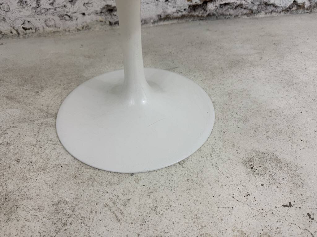 Saarinen Round Tulip Pedestal Table